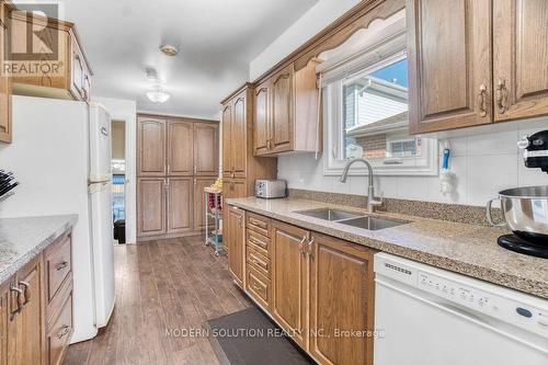 477 Fendalton Street, Mississauga, ON - Indoor Photo Showing Kitchen With Double Sink