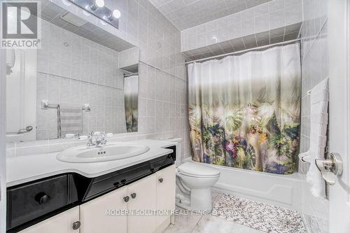 477 Fendalton Street, Mississauga, ON - Indoor Photo Showing Bathroom