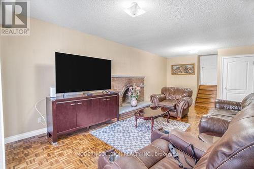 477 Fendalton Street, Mississauga, ON - Indoor Photo Showing Living Room