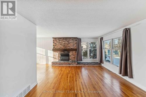 420 Billings Avenue, Ottawa, ON - Indoor Photo Showing Living Room With Fireplace