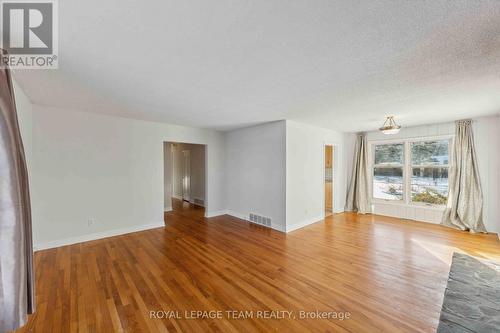 420 Billings Avenue, Ottawa, ON - Indoor