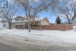 1502 12th AVENUE N  Regina, SK S4R 6Y4