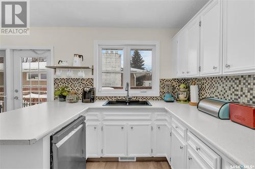 1502 12Th Avenue N, Regina, SK - Indoor Photo Showing Kitchen