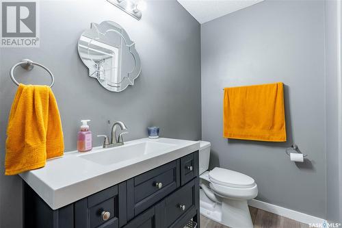 1502 12Th Avenue N, Regina, SK - Indoor Photo Showing Bathroom