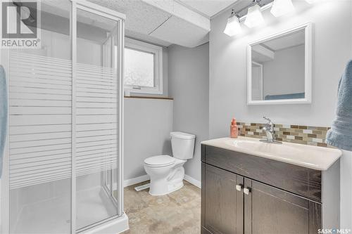 1502 12Th Avenue N, Regina, SK - Indoor Photo Showing Bathroom