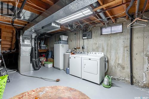 1502 12Th Avenue N, Regina, SK - Indoor Photo Showing Laundry Room