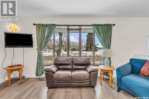 1502 12Th Avenue N, Regina, SK - Indoor Photo Showing Living Room