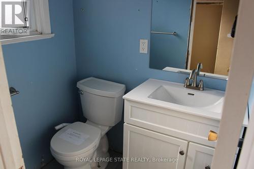 664 Chestnut Place, Burlington, ON - Indoor Photo Showing Bathroom