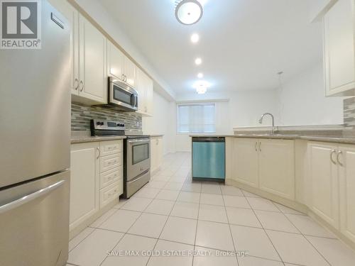 1427 Granrock Crescent, Mississauga, ON - Indoor Photo Showing Kitchen