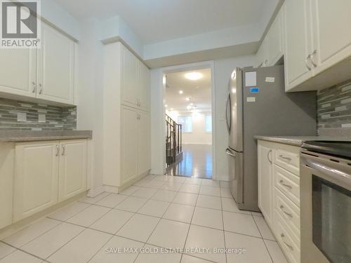 1427 Granrock Crescent, Mississauga, ON - Indoor Photo Showing Kitchen