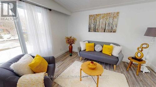 259 Ross Avenue, Kitchener, ON - Indoor Photo Showing Living Room