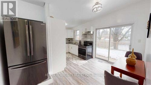 259 Ross Avenue, Kitchener, ON - Indoor Photo Showing Kitchen