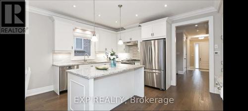 1033 Shaw Drive, Mississauga, ON - Indoor Photo Showing Kitchen With Upgraded Kitchen