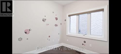 1033 Shaw Drive, Mississauga, ON - Indoor Photo Showing Other Room