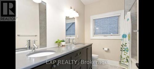 1033 Shaw Drive, Mississauga, ON - Indoor Photo Showing Bathroom