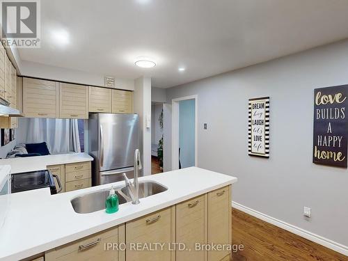 4387 Violet Road, Mississauga, ON - Indoor Photo Showing Kitchen