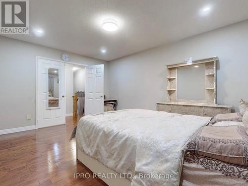 4387 Violet Road, Mississauga, ON - Indoor Photo Showing Bedroom