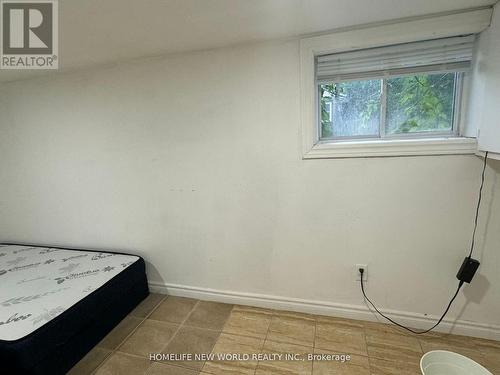 61 Broadway Avenue, Hamilton, ON - Indoor Photo Showing Bedroom