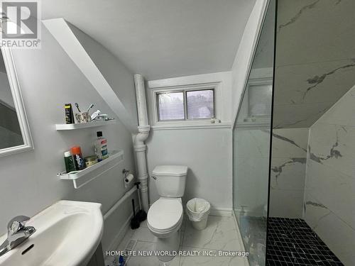 61 Broadway Avenue, Hamilton, ON - Indoor Photo Showing Bathroom