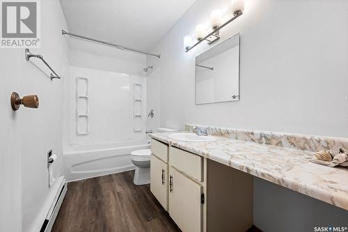 42 47 Centennial Street, Regina, SK - Indoor Photo Showing Bathroom