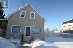 227 M AVENUE N  Saskatoon, SK S7L 2S2