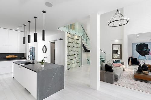 518 Bower Boulevard, Winnipeg, MB - Indoor Photo Showing Kitchen