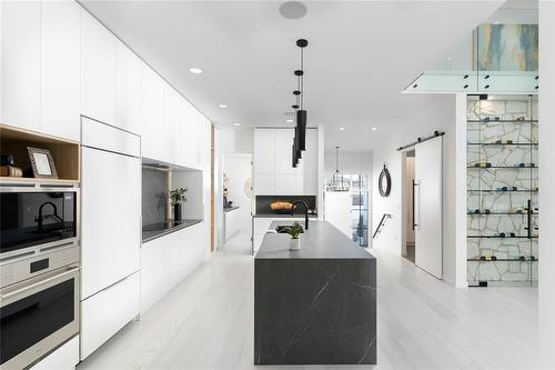 518 Bower Boulevard, Winnipeg, MB - Indoor Photo Showing Kitchen