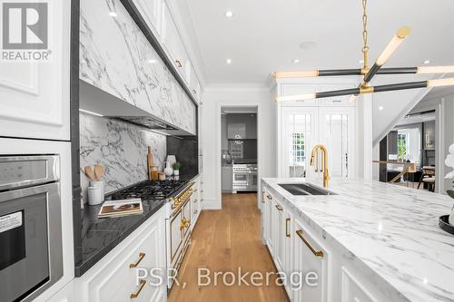 230 Dunvegan Road, Toronto, ON - Indoor Photo Showing Kitchen With Upgraded Kitchen