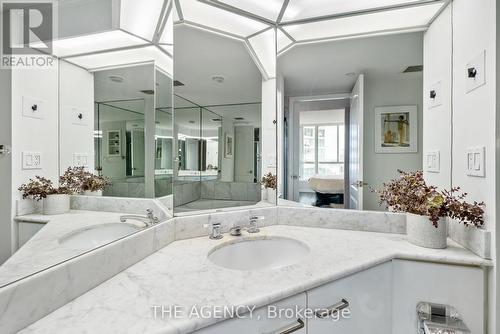 3301 - 38 Elm Street, Toronto, ON - Indoor Photo Showing Bathroom