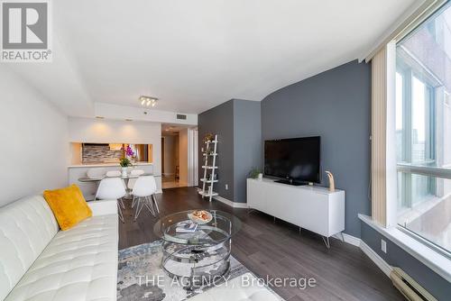 3301 - 38 Elm Street, Toronto, ON - Indoor Photo Showing Living Room