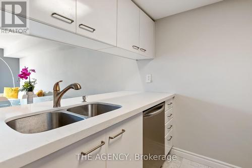 3301 - 38 Elm Street, Toronto (Bay Street Corridor), ON - Indoor Photo Showing Kitchen With Double Sink