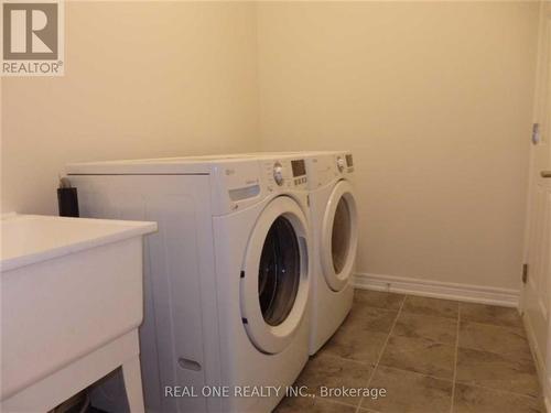 129 Beechborough Crescent, East Gwillimbury, ON - Indoor Photo Showing Laundry Room