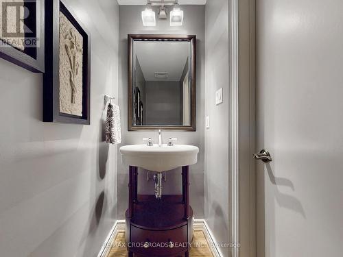 37 Bobwhite Crescent, Toronto, ON - Indoor Photo Showing Bathroom