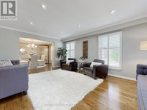 37 Bobwhite Crescent, Toronto, ON - Indoor Photo Showing Living Room