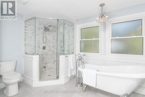 2 Harpers Croft, Markham, ON - Indoor Photo Showing Bathroom