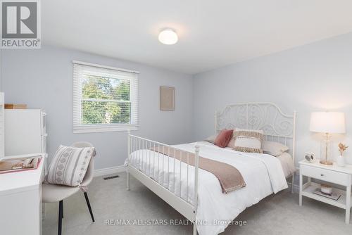 2 Harpers Croft, Markham, ON - Indoor Photo Showing Bedroom