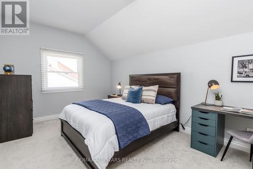 2 Harpers Croft, Markham, ON - Indoor Photo Showing Bedroom