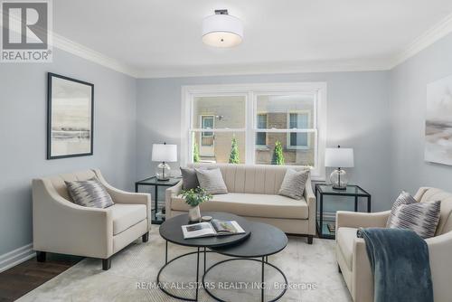 2 Harpers Croft, Markham, ON - Indoor Photo Showing Living Room