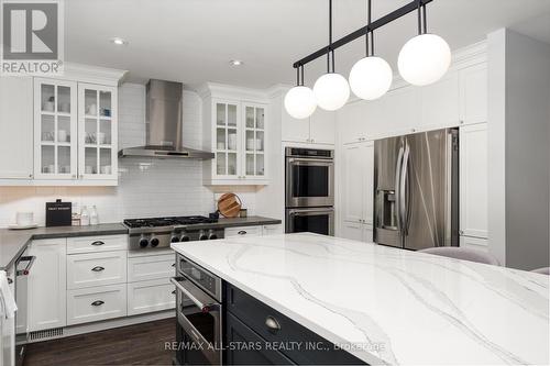 2 Harpers Croft, Markham, ON - Indoor Photo Showing Kitchen With Stainless Steel Kitchen With Upgraded Kitchen