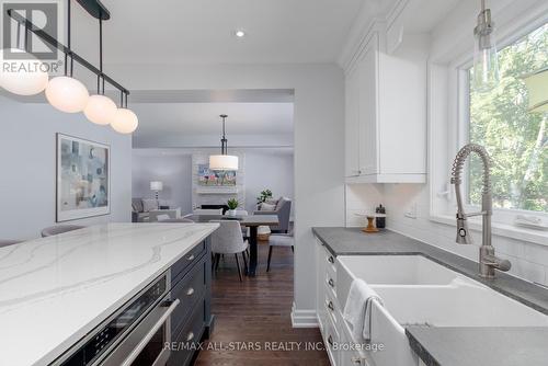 2 Harpers Croft, Markham, ON - Indoor Photo Showing Kitchen With Double Sink