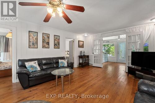 21 Lake Drive E, Georgina (Historic Lakeshore Communities), ON - Indoor Photo Showing Living Room