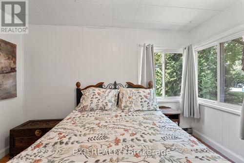 21 Lake Drive E, Georgina, ON - Indoor Photo Showing Bedroom