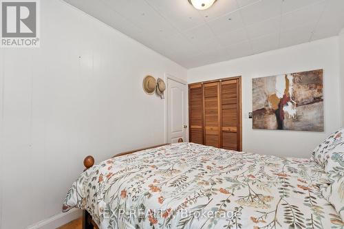 21 Lake Drive E, Georgina, ON - Indoor Photo Showing Bedroom