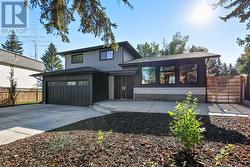 210 Canterbury Place SW  Calgary, AB T2W 1P4