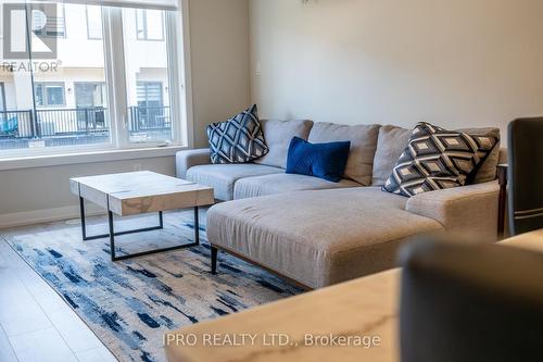 806 - 250 Finch Avenue, Pickering, ON - Indoor Photo Showing Living Room