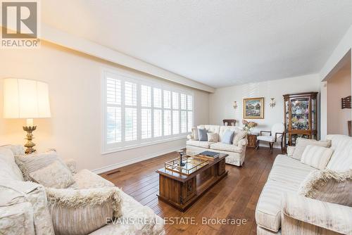 19 Meadowland Gate, Brampton, ON - Indoor Photo Showing Living Room