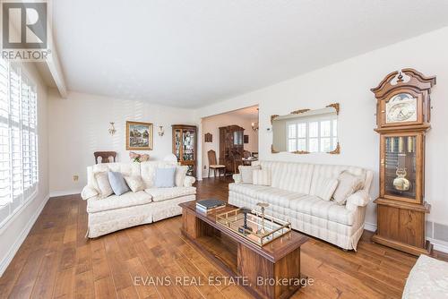 19 Meadowland Gate, Brampton, ON - Indoor Photo Showing Living Room