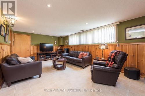 19 Meadowland Gate, Brampton, ON - Indoor Photo Showing Living Room