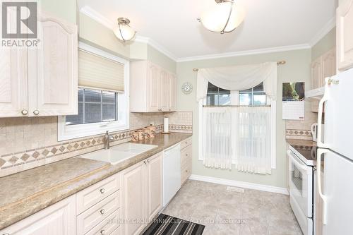 5 Susan Court, Kawartha Lakes (Lindsay), ON - Indoor Photo Showing Kitchen