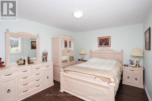 5 Susan Court, Kawartha Lakes (Lindsay), ON - Indoor Photo Showing Bedroom